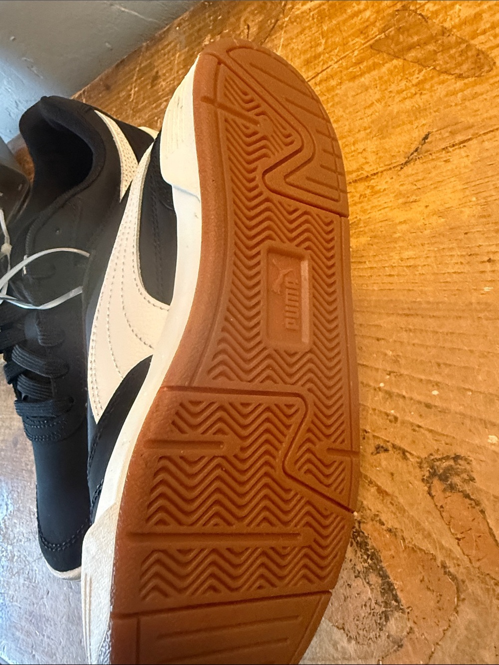 Puma sneakers size 5 1/2 black white - Picture 4 of 4